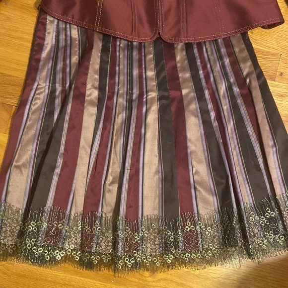 WOMEN’S Hartly skirt suit. Burgundy jacket with skirt - Picture 5 of 9